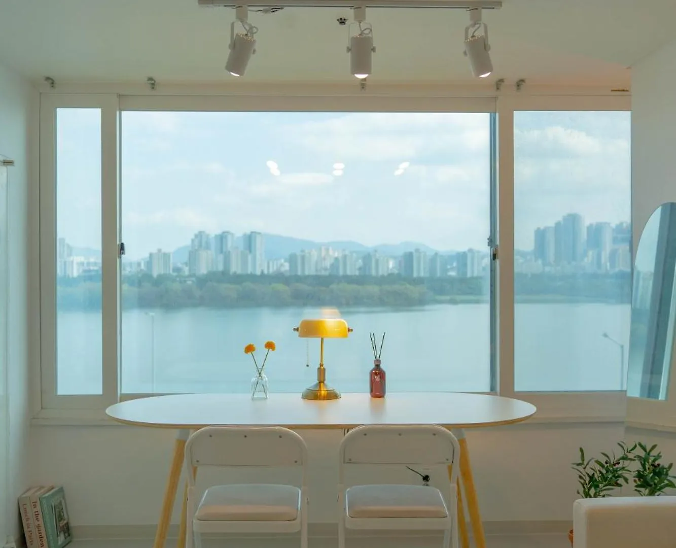 Stay Yunseul - Han River View, Achasan, Walkerhill, Yes24 Hall