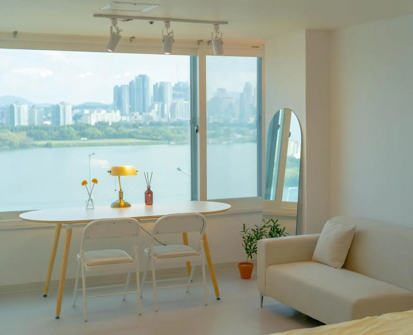 Stay Yunseul - Han River View, Achasan, Walkerhill, Yes24 Hall קוריאה הדרומית