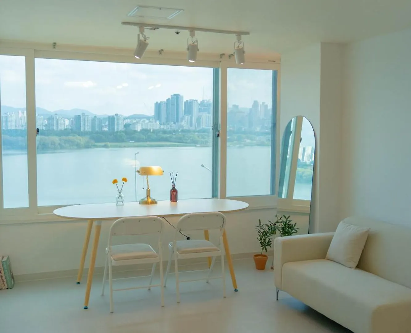 Stay Yunseul - Han River View, Achasan, Walkerhill, Yes24 Hall 0*, Σεούλ